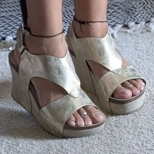 Nature Breeze Gold Wedge Sandals